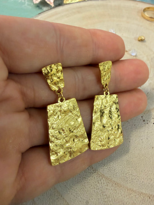 Pendientes acero tallado