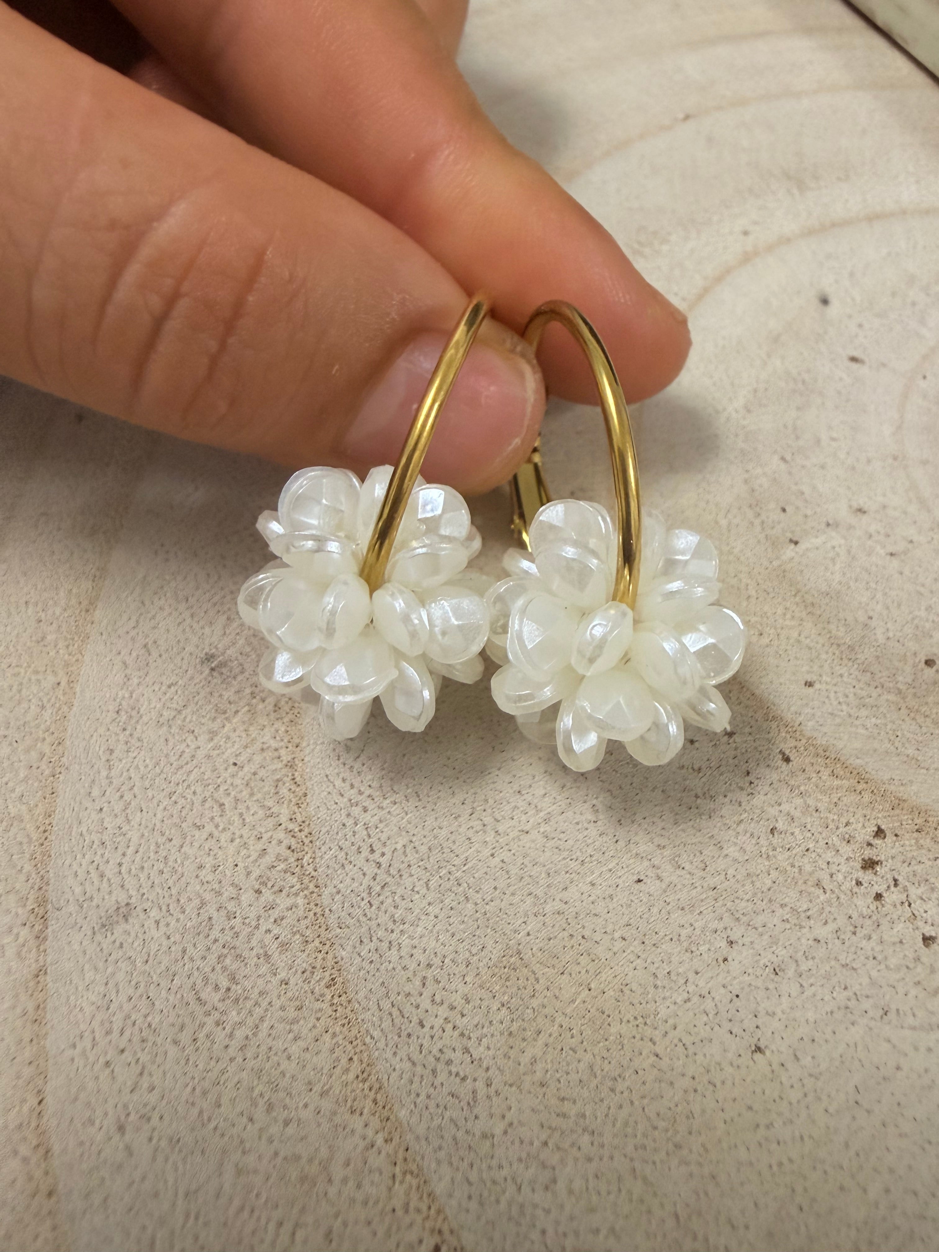 Pendientes aros flor nácar colgante