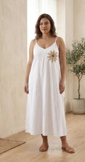 Vestido midi SÁHARA con flor